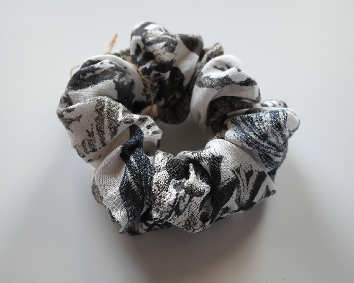 2026 GWEN&SYD Abstract floral linen scrunchie